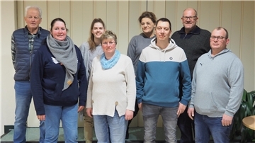 Die Spieker Theatertruppe, noch in „Zivil“, probt fleißig für die plattdeutsche Komödie „Jens Petersen kriggt Besök“.