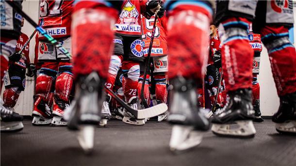 Die Spieler der Fischtown Pinguins scharren schon mit den Schlittschuhen: Am Freitag startet die DEL-Saison.
