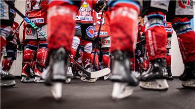 Die Spieler der Fischtown Pinguins scharren schon mit den Schlittschuhen: Am Freitag startet die DEL-Saison.