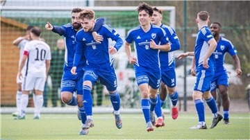 Die Spieler der Leher TS bejubelten einen wichtigen Sieg im Abstiegskampf.