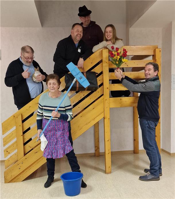 Die Spielschar Reitland probt für den Klassiker „Sludderkraam in‘t Treppenhuus“. Premiere ist am 10. Februar.