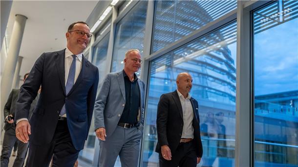 Koalition atmet auf – Wahl der Verfassungsrichter geglückt Die Spitzen der Koalitionsfraktionen sind erleichtert über gelungene Richterwahl.