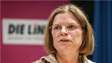 Die Spitzenkandidatin für die Bürgerschaftswahl und Wirtschaftssenatorin Kristina Vogt spricht.