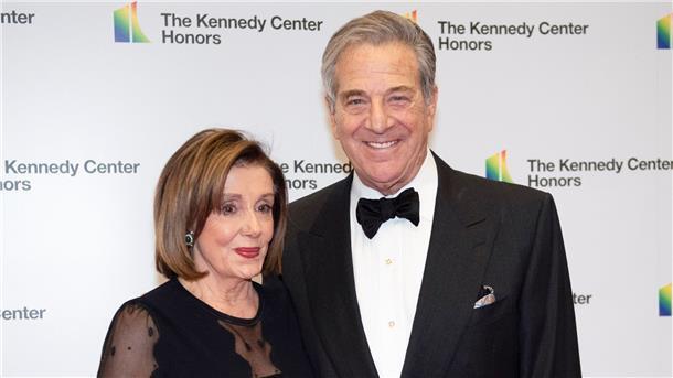 Die Sprecherin des Repräsentantenhauses, Nancy Pelosi, und ihr Ehemann Paul bei einer Veranstaltung in Washington.