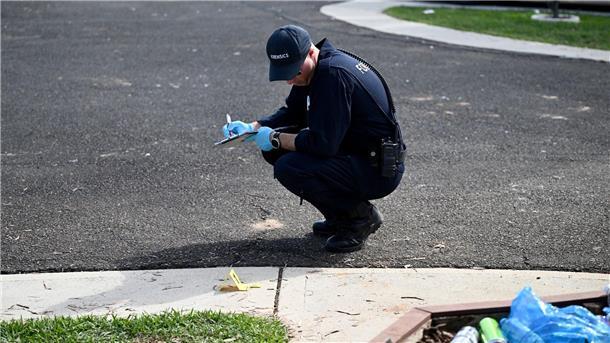 Ausschreitungen nach Terrorangriff auf Bischof in Sydney Die Spurensicherung im Einsatz.