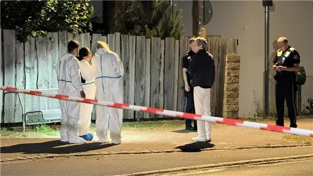 Die Spurensicherung untersucht den Tatort.