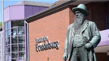 Die Stadt plant für die Jahre 2023 und 2024 insgesamt 3,2 Millionen Euro für Sanierung und Unterhaltungsarbeiten in der Friedeburg. Im Sommer will die Stadt die Friedeburg an einen Pächter übergeben.