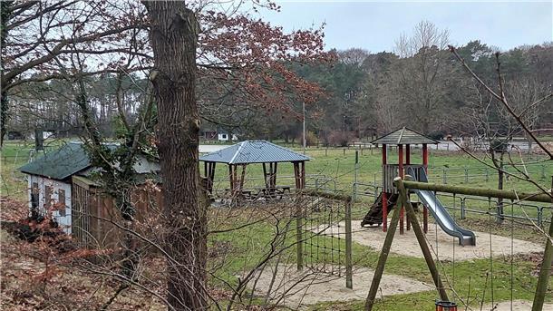Die Stadtverwaltung hielt schon zu Jahresbeginn eine Fläche auf dem Sportplatz an der Seestraße in Ankelohe für am besten geeignet, wenn es um den Neubau eines Feuerwehrhauses geht. In der Sitzung des Beerster Ortsrates Anfang Februar sahen das etliche Bürger anders. Foto: Schoener