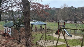 Die Stadtverwaltung hielt schon zu Jahresbeginn eine Fläche auf dem Sportplatz an der Seestraße in Ankelohe für am besten geeignet, wenn es um den Neubau eines Feuerwehrhauses geht. In der Sitzung des Beerster Ortsrates Anfang Februar sahen das etliche Bürger anders. Foto: Schoener