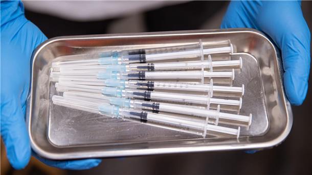 Studie: Normales Immunsystem trotz 217 Covid-Impfungen Die Ständige Impfkommission empfiehlt gesunden Erwachsenen bis 59 Jahren eine Basisimmunität aus drei Impfungen oder Infektionen.