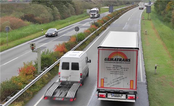 Die stationären Messplätze des Landkreises sind den Verkehrsteilnehmerinnen und Verkehrsteilnehmern hinlänglich bekannt. Ein Blitzer steht in Havendorf (Wesertunnel).