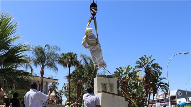Namibia: Statue von deutschem Kolonialherrn abgebaut Die Statue des deutschen Kolonialherrn Curt von François ist von ihrem Platz vor der Stadt Windhuk in Namibia entfernt worden.