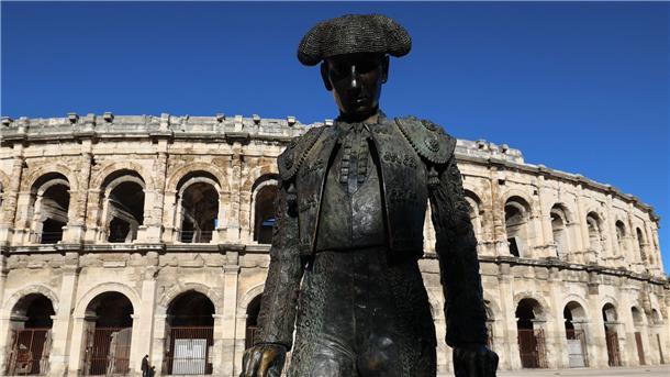 Die Statue des französischen Matadors Christian Montcouquiol, bekannt als „Nimeno II“, vor der Arena in Nîmes.