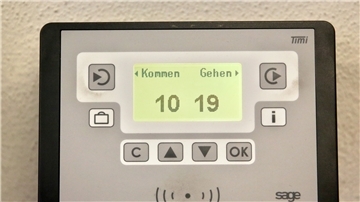 Die Stechuhr - eine Möglichkeit, Arbeitszeit zu erfassen.