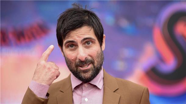 Die Stimme von Jason Schwartzman, US-Schauspieler und Musiker, soll in der englischsprachigen Version des Films zu hören sein.