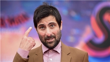 Die Stimme von Jason Schwartzman, US-Schauspieler und Musiker, soll in der englischsprachigen Version des Films zu hören sein.