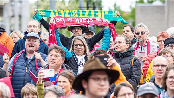 „Frühlingsmärchen“: 81.000 Besucher beim Kirchentag Die Stimmung beim Kirchentag war friedlich und fröhlich.