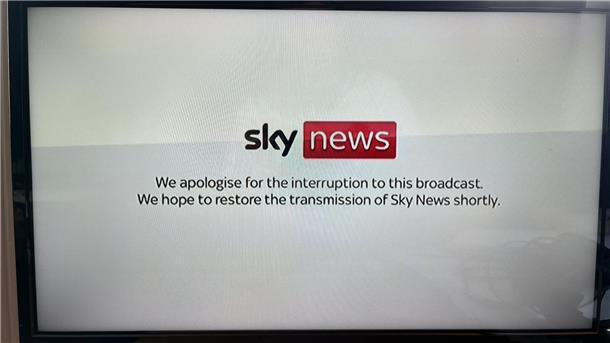 In der Urlaubssaison: Weltweite IT-Störung trifft Flughäfen - lokale Stimmen Sky News gestört