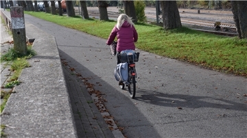 Die Strandallee ist bei Radfahrern beliebt. Dem möchte die Grünen-Fraktion Rechnung tragen.