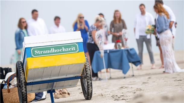 Schlösser und Strand: Besondere Orte für Trauungen gefragt Die Strandhochzeiten auf Juist sind wetterabhängig, bei Regen oder starkem Wind sind sie nicht möglich. (Archivbild)