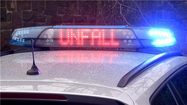 Motorradfahrer aus Hagen stirbt bei Verkehrsunfall Die Straße wurde für die Unfallaufnahme gesperrt.