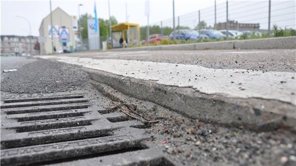 Die Stresemannstraße befindet sich teilweise in einem maroden Zustand. Der Bauausschuss stand vor der Alternative: Sanierung oder Tempo 30. Die Debatte darüber hatte Brisanz.
