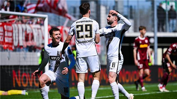 Die SV Elversberg mischt nach einem klaren Sieg gegen Jahn Regensburg weiter im Aufstiegskampf der 2. Bundesliga mit.