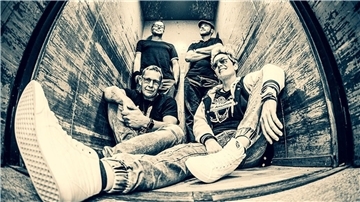 Die sympathische Band aus dem Norden hat neben ihrer Liebe für Pyrotechnik eine große Leidenschaft für Rockmusik.