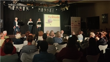 Die szenische Lesung von Antonio Umberto Riccó, vorgetragen von Renate Blanke, Christine Gerner und Erika Hofmeister vom Spielkreis Theater Matthiaskirche Hannover zur Musik von Carsten Litfin, bewegte kürzlich das Publikum vor der gut besuchten BBG-Kulturbühne sehr.