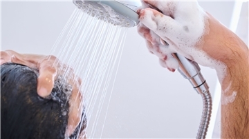 Die tägliche Dusche gehört für viele Menschen dazu - zur Körperhygiene, aber auch, um beschwingt in den Tag zu starten.