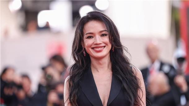 „Ferrari“ bringt die Stars zurück nach Venedig Die taiwanesische Schauspielerin Shu Qi, die in diesem Jahr Jurymitglied ist, begann ihre Karriere als Model.