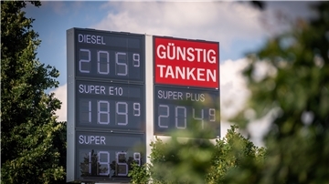 Die Tankstellen bei Supermärkten werden meist gar nicht von den Supermärkten betrieben. Die bei Kaufland in Bremerhaven (Pferdebade) etwa ist eigentlich eine Jet-Tankstelle.