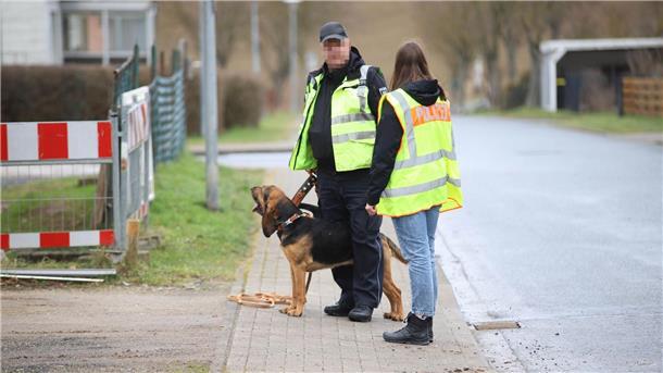 Die tatverdächtige Untermieterin ist weiter auf der Flucht. 