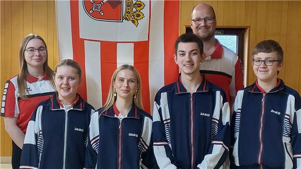 Die Teilnehmer für den Landesverband Bremen (von links): Jugendwartin Chantal Hartmann, Nele Onken, Mandy Fischer, Fynn Mibert, Jugendwart Tobias Simon (alle KV Bremerhaven) und Jan Fehr (Bremer KV)