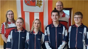 Die Teilnehmer für den Landesverband Bremen (von links): Jugendwartin Chantal Hartmann, Nele Onken, Mandy Fischer, Fynn Mibert, Jugendwart Tobias Simon (alle KV Bremerhaven) und Jan Fehr (Bremer KV)