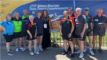Die Teilnehmerinnen und Teilnehmer an der Senioren-WM (von links): Ulrike Horstmann, Nicole de Wall, Volkmar Runge, Karin Flemke, Rieke Bär (Volontärin), Volkmar Raudszus, Thorsten Winter, Rüdiger Runge, Harald Becker und Harald Fuhrmann.