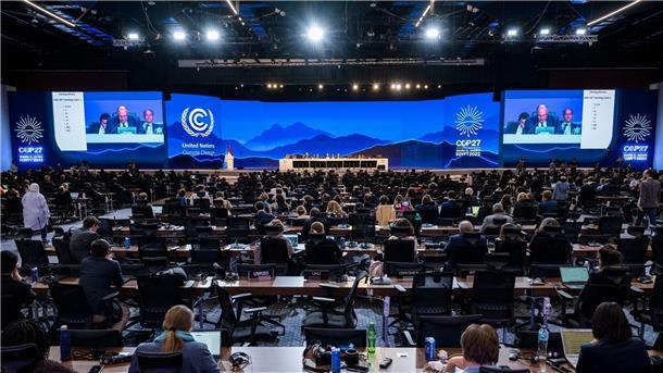 Forscher zweifeln an Durchschlagskraft von Klimagipfeln Die Teilnehmerinnen und Teilnehmer der UN-Weltklimakonferenz COP27 haben lange um eine Abschlusserklärung gerungen.