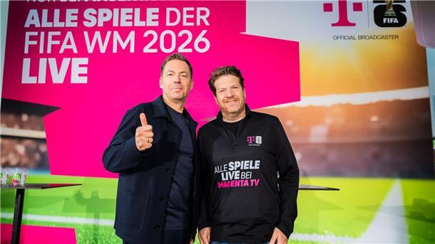 Die Telekom, hier Wolfgang Metze (Privatkunden-Geschäftsführer) und Arnim Butzen (TV-Chef), überträgt die Spiele von vier Fußball-Weltmeisterschaften.