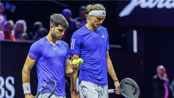 Die Tennisstars Alexander Zverev und Carlos Alcaraz kritisieren die lange Saison. 