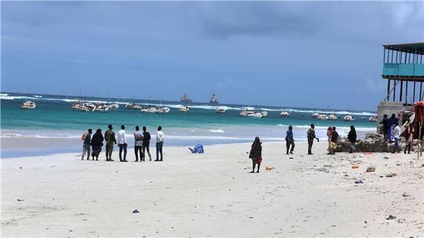 Die Terrororganisation Al-Shabaab hat an einem beliebten Strand in der Hauptstadt Mogadischu zugeschlagen.