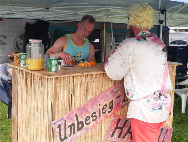 Deichbrand: Das sind die abgefahrensten Wohnwagen und Zelte auf dem Campingplatz Die Tiki-Bar