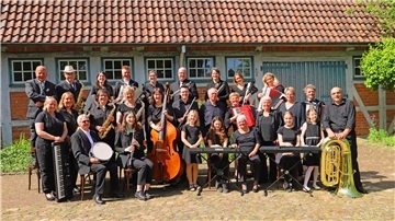 Gruppenfoto der Torfteufel Worpswede mit Instrumenten