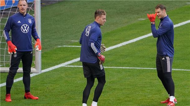 Matthäus für Neuer-Rückkehr in Nationalmannschaft Die Torhüter Marc-Andre ter Stegen (l-r), Bernd Leno und Manuel Neuer.