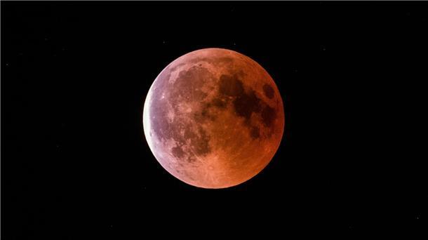 Die Totalität der Mondfinsternis dauert nur bis kurz vor 21.00 Uhr. (Symbolbild)