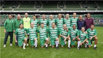 Die Traditionself des SV Werder Bremen kommt nach Ovelgönne. Der Mannschaft gehören viele Legenden des Vereins an, einige von ihnen dürften beim Jubiläumsspiel gegen das SCO-Traditionsteam ihre Schuhe schnüren.