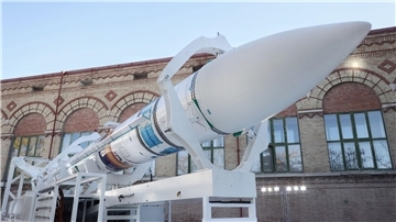Die Träger-Rakete „Miura 1“ wird auf der Esplanade des Nationalen Museums für Naturwissenschaften in Madrid präsentiert.