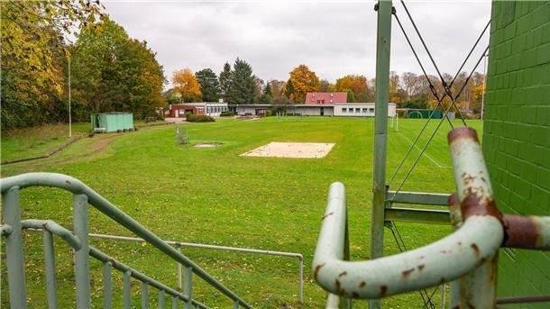 Die Trainingssituation für die Fußballer und Rugbyspieler des BSC Grünhöfe stellt sich zurzeit unbefriedigend dar, der neue Rasenplatz macht Probleme.
