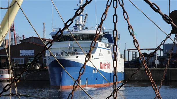 Die Trawler der Kutterfisch-Zentrale und andere Fischfangschiffe dieser Größenordnung verbrauchen in einer Woche so viel Treibstoff, dass die Hilfen des Landwirtschaftsministerium schon nach wenigen Tagen aufgebraucht wären.