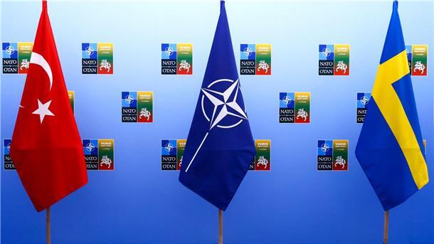Die Türkei hatte den Nato-Beitritt Schwedens blockiert und aus ihrer Sicht unzureichenden Einsatz Schwedens gegen „Terrororganisationen“ begründet.