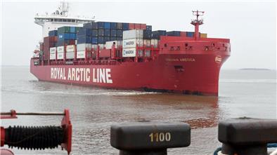 Das ärgert die Dänen: Grönland exportiert nun über Bremerhaven Die „Tukuma Arctica“ kommt jetzt regelmäßig nach Bremerhaven - mit besonderer Ladung aus Grönland.